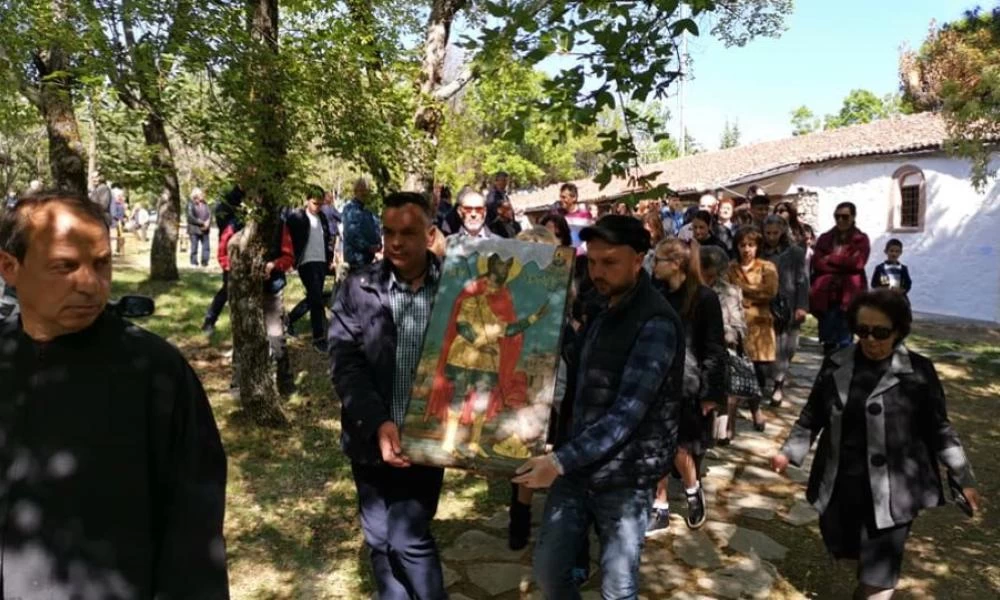 Κοζάνη: Δεκάδες κόσμος σε λιτανεία εικόνας στη Σιάτιστα